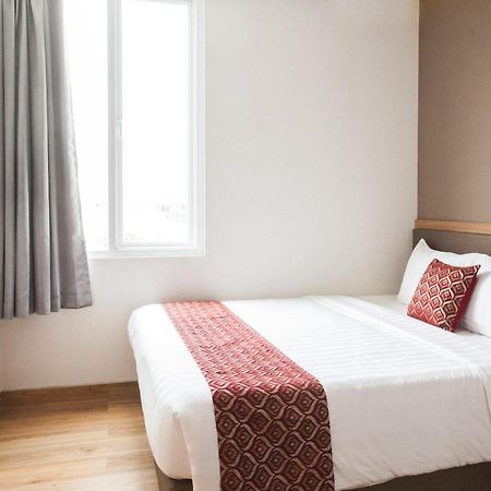 Grand Caman Hotel Бекаси Экстерьер фото