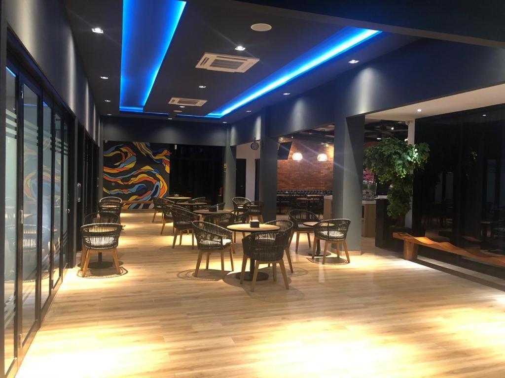 Grand Caman Hotel Бекаси Экстерьер фото