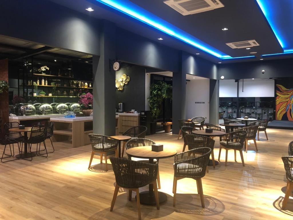 Grand Caman Hotel Бекаси Экстерьер фото