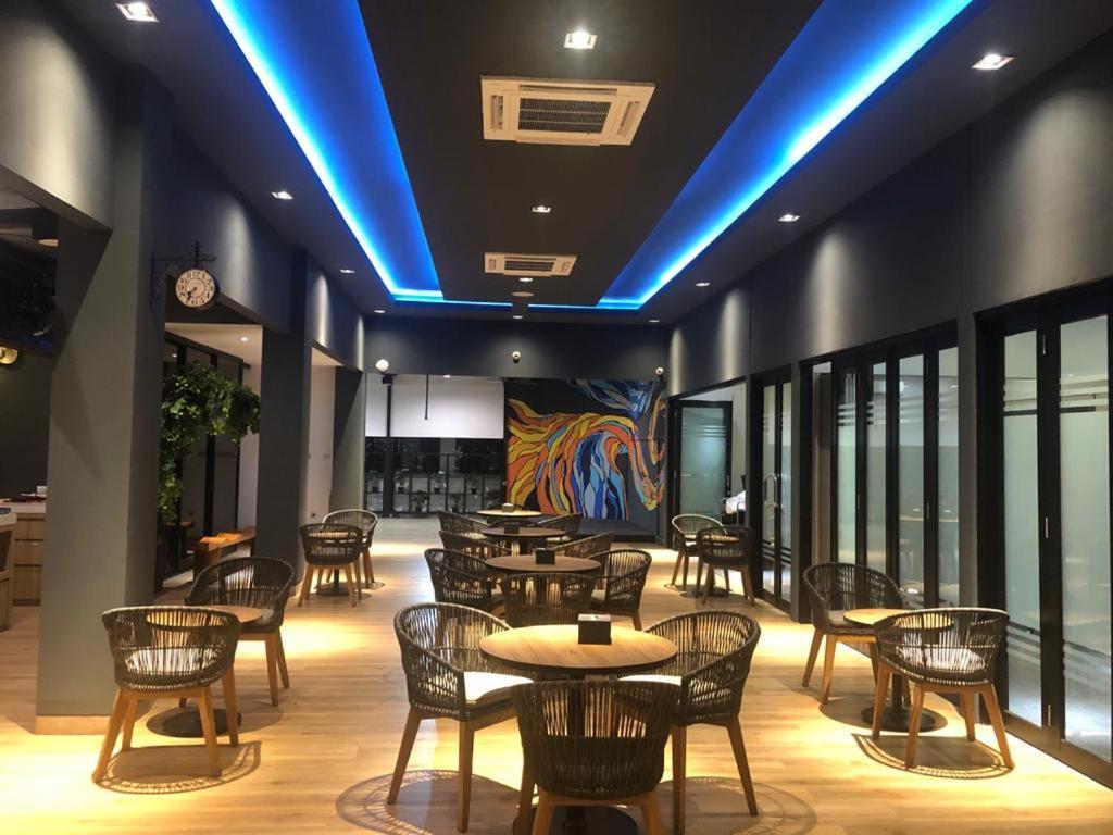 Grand Caman Hotel Бекаси Экстерьер фото